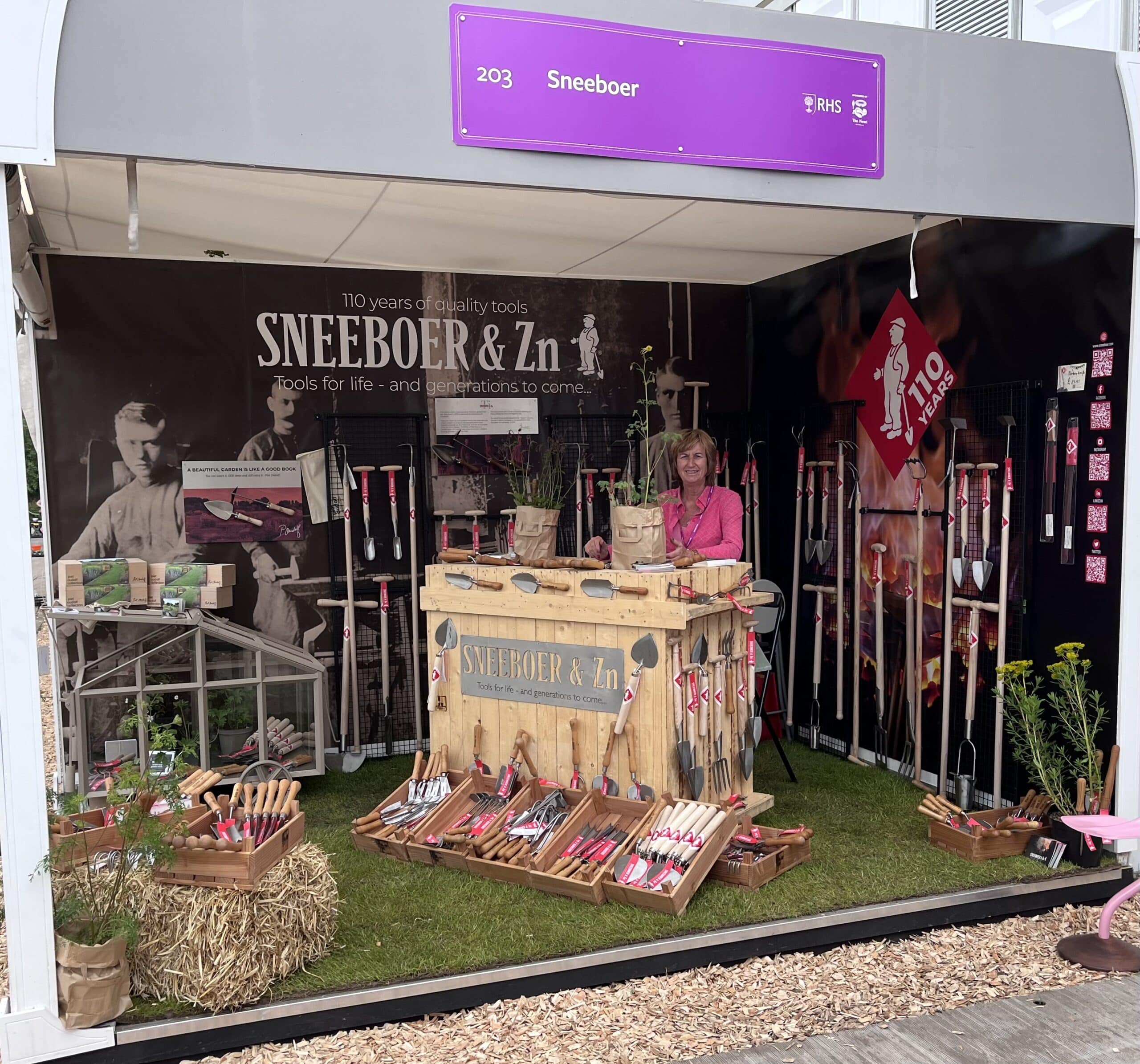 The Chelsea Flower Show: A Blooming High Point with Sneeboer at Stand PW 209